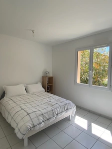 Voeuil et Giget. Maison 233 m² avec garage, piscine et jardin 