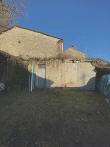 Ruelle sur Touvre. Maison 143 m² avec dépendance en pierre et garage 