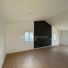 Champniers. Maison d'habitation 134 m² avec double garage et jardin 