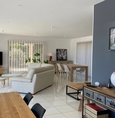 Voeuil et Giget. Maison 233 m² avec garage, piscine et jardin 