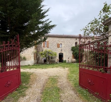 La Tâche. Propriété de 361 m² sur une parcelle de 2 ha