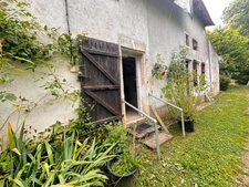 Propriété comprenant 2 maisons avec granges sur 4 ha 
