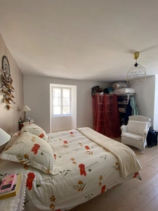 Charras - Maison 131 m² avec grange située sur une impasse  