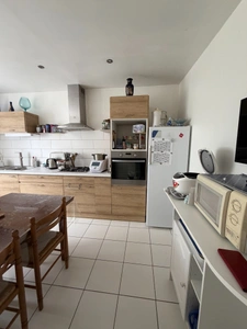 Vouzan. Maison 159 m² avec garages et dépendances 