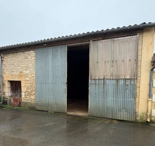 Mornac. Grange avec stationnement 