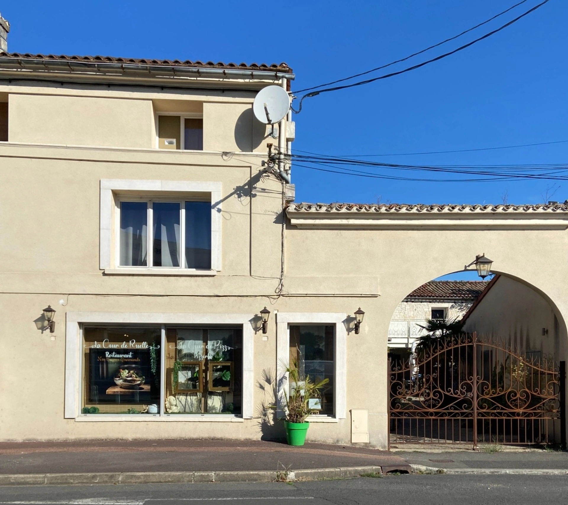 Immeuble 12 pièces 460 m² · à Ruelle sur Touvre · 460 m² · 417 900 €