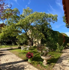 Pranzac. Maison 200 m² avec granges et jardin 