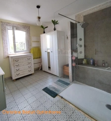 Charente, proche La Rochefoucauld, maison de plain-pied 139 m², garage, carport, terrain 2957m² 