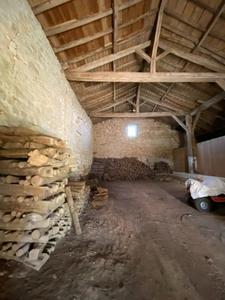 Pranzac. Maison 200 m² avec granges et jardin 