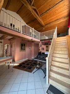 Charras. Maison en pierre de 198 m² avec gîte de 70 m² à terminer 
