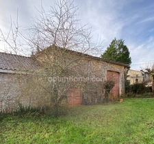 Bunzac - Maison en pierre de 121 m² avec dépendances et jardin 
