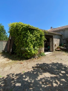 Mornac. Maison 132 m² avec garage et dépendances