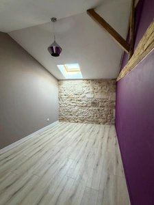 Charras. Maison en pierre de 198 m² avec gîte de 70 m² à terminer 