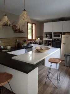 Voeuil et Giget. Maison 130 m² avec terrain et piscine 