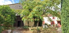 Pranzac. Maison 200 m² avec granges et jardin 