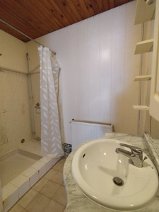 Charente. LA TACHE. Maison 81 m² environs, cour, jardin et grange.