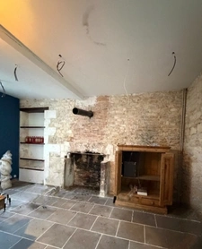 Agris. Maison de 300 m² à finir de rénover 