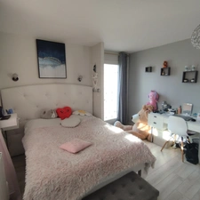 Touvre. Maison d'habitation 161 m² plain pied sur sous-sol semi enterré (studio) avec jardin 