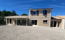 Voeuil et Giget. Maison 233 m² avec garage, piscine et jardin 