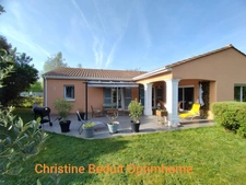 Charente, proche La Rochefoucauld, maison de plain-pied 139 m², garage, carport, terrain 2957m² 