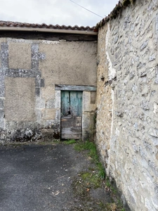 Mornac. Ancienne maison de 40 m² à réhabiliter 