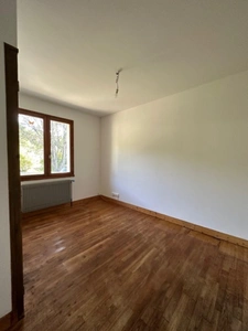 Angoulême . Maison 128 m² avec sous-sol sur terrain clos de 3878 m²