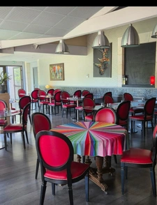 En Charente, à 5mn de Ruffec. Fonds de commerce - bar - terrasse - restaurant avec appartement 
