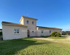 Champniers. Maison d'habitation 134 m² avec double garage et jardin 