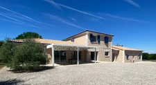 Voeuil et Giget. Maison 233 m² avec garage, piscine et jardin 