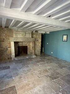Charras. Maison en pierre de 198 m² avec gîte de 70 m² à terminer 
