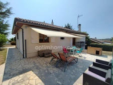 Touvre. Maison d'habitation 161 m² plain pied sur sous-sol semi enterré (studio) avec jardin 