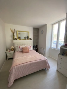 Charras - Maison 131 m² avec grange située sur une impasse  