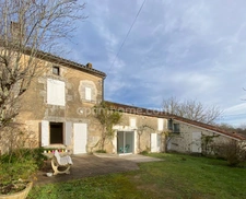 Bunzac - Maison en pierre de 121 m² avec dépendances et jardin 