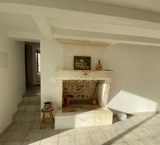 Bunzac - Maison en pierre de 121 m² avec dépendances et jardin 