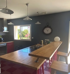 Voeuil et Giget. Maison 233 m² avec garage, piscine et jardin 