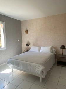 Voeuil et Giget. Maison 233 m² avec garage, piscine et jardin 