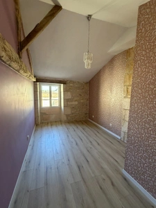 Charras. Maison en pierre de 198 m² avec gîte de 70 m² à terminer 