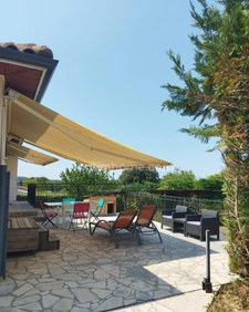 Touvre. Maison d'habitation 161 m² plain pied sur sous-sol semi enterré (studio) avec jardin 