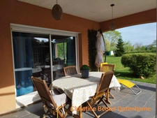 Charente, proche La Rochefoucauld, maison de plain-pied 139 m², garage, carport, terrain 2957m² 