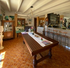 Torsac. Maison d'habitation 239 m² avec 2 logements locatifs meublés 