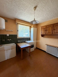 Soyaux. Maison mitoyenne de  110 m² avec garage et jardin 