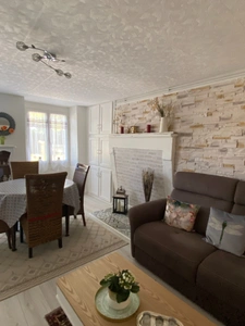 Charras - Maison 131 m² avec grange située sur une impasse  