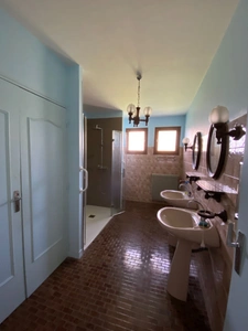 Angoulême . Maison 128 m² avec sous-sol semi enterré