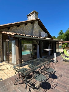 Torsac. Maison d'habitation 239 m² avec 2 logements locatifs meublés 