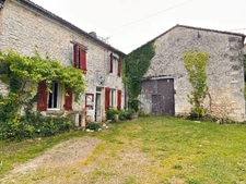 Propriété comprenant 2 maisons avec granges sur 4 ha 