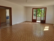  Grande famille ou artisan, grande villa 2 appartements  à GRIGNY-SUR-RHONE 