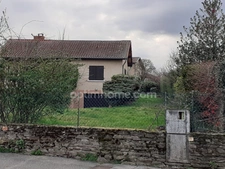 Commune de BEAUVALLON (69)  parcelle de 1525 m2  pour un collectif
