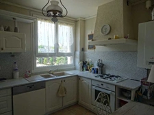 LIMOGES BEL APPARTEMENT DE 88 M² AU 4ème ETAGE AVEC ASCENCEUR 3 CHAMBRES SANS TRAVAUX PLUS CAVE ET PARKING EN SOUS SOL