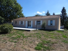 A SAINT JUNIEN PROCHE DU CENTRE VILLE BELLE MAISON DE PLAIN PIED 96 M² HABITABLES SUR UN TERRAIN DE 1502 M² PLAT