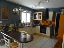 A BOSMIE L'AIGUILLE PROCHE DE LIMOGES TRES BELLE MAISON DE PLAIN PIED 3 CHAMBRES AVEC PISCINE ET DEPENDANCES